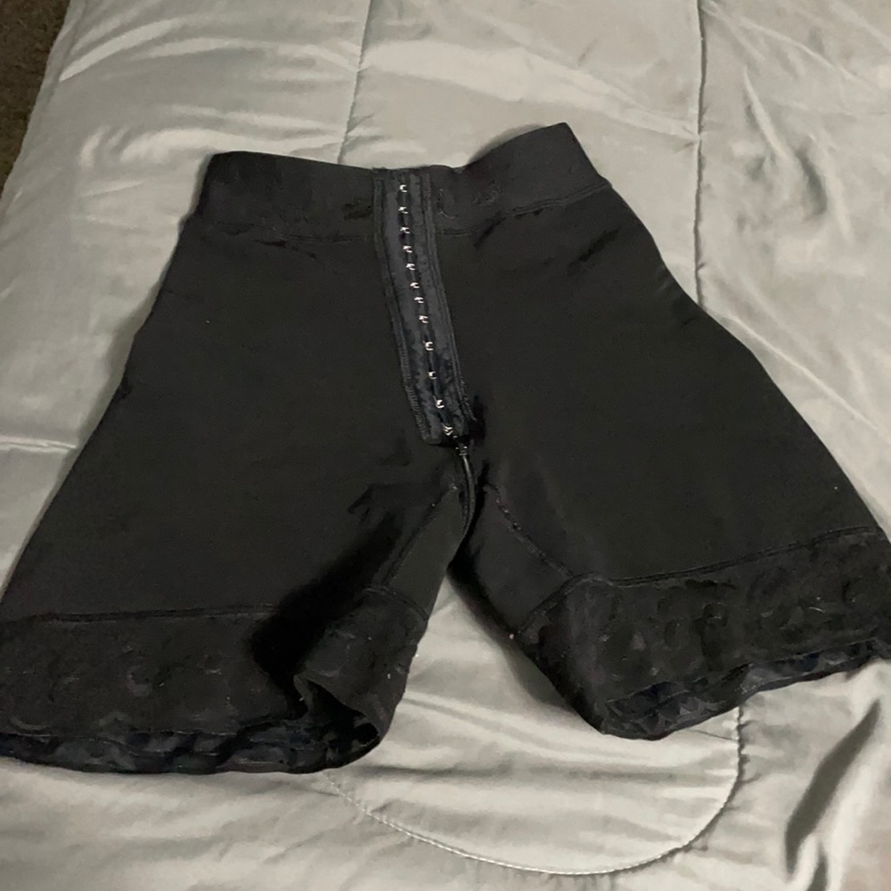 Butt lifting short